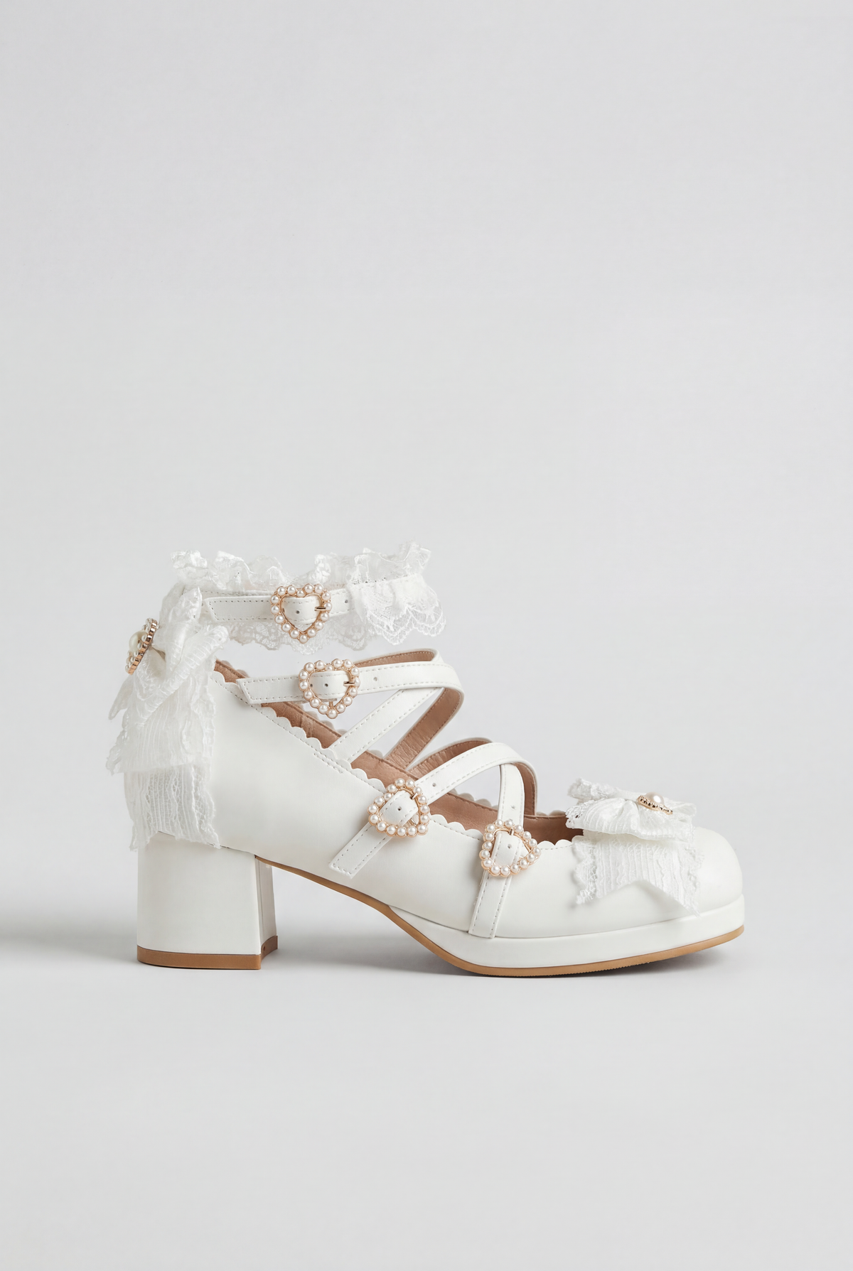 Gabrielle’s silhouette kitty heels